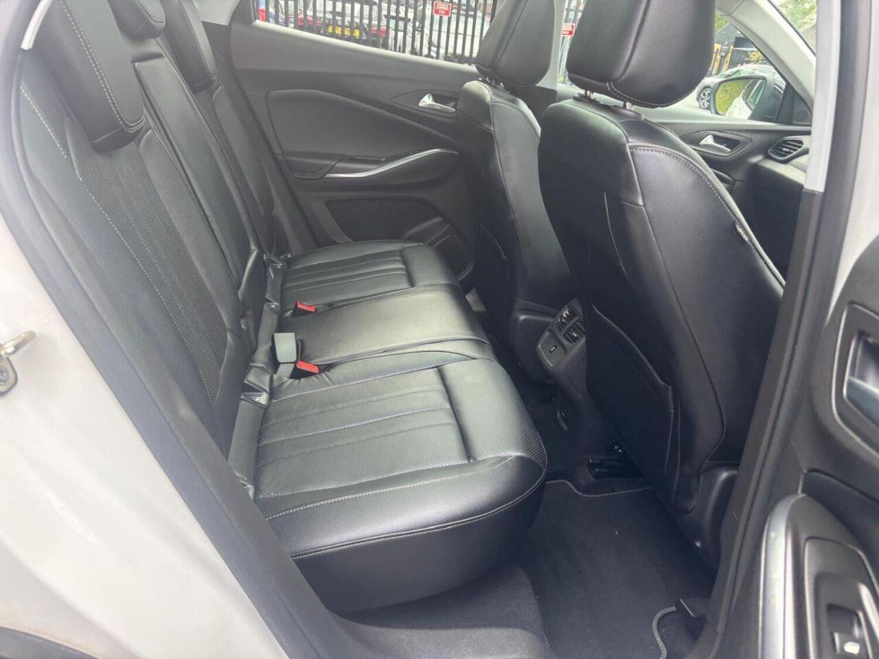 
                                                Voiture
                                                 Vauxhall Grandland X 1.2 Turbo Elite Nav SUV 5dr Petrol Manual Euro 6 (s/s) (130 ps)