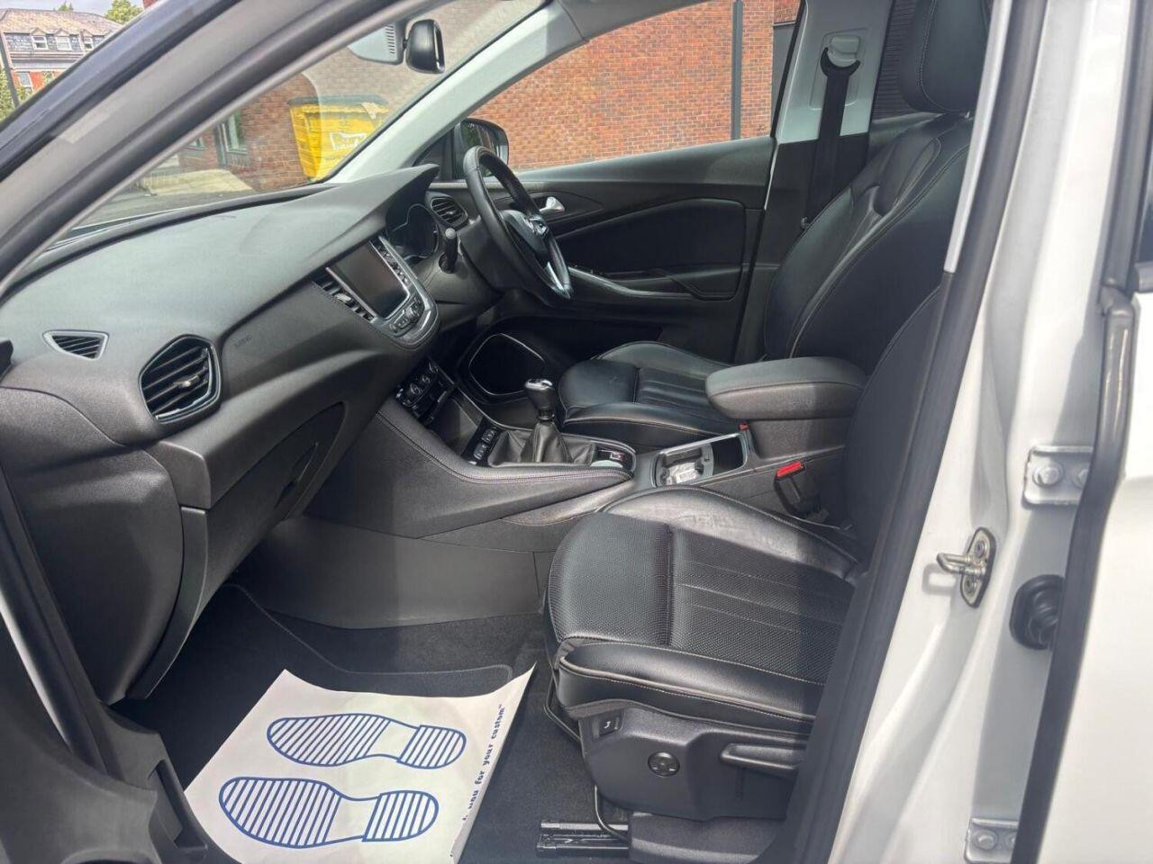 
                                                Voiture
                                                 Vauxhall Grandland X 1.2 Turbo Elite Nav SUV 5dr Petrol Manual Euro 6 (s/s) (130 ps)