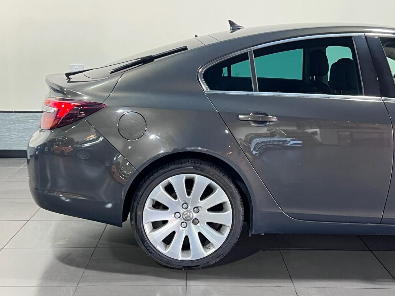 Voiture
                                                 Vauxhall Insignia 2.0 CDTi ecoFLEX Elite Nav Hatchback 5dr Diesel Manual Euro 6 (s/s) (170 ps)