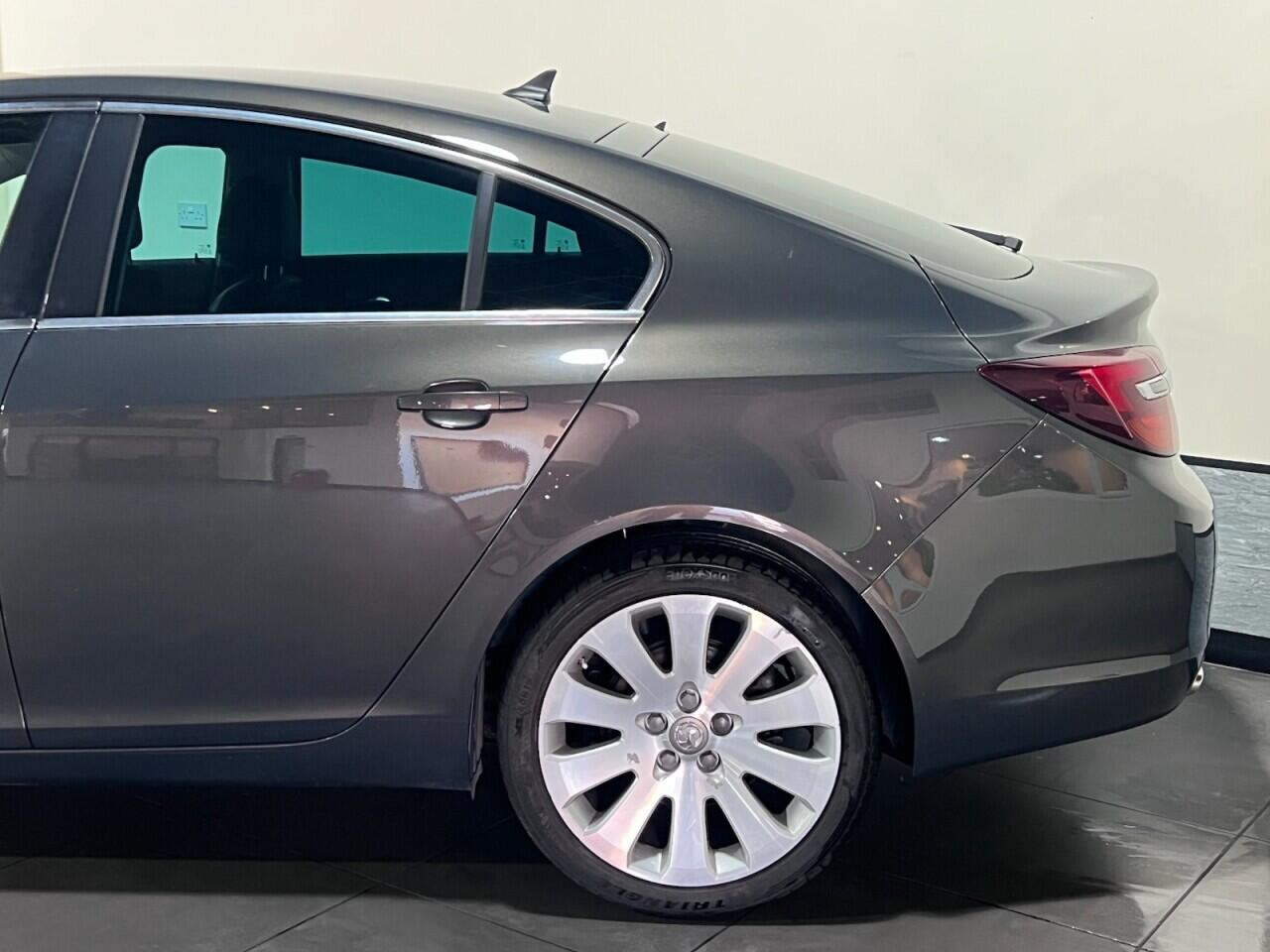 
                                                Voiture
                                                 Vauxhall Insignia 2.0 CDTi ecoFLEX Elite Nav Hatchback 5dr Diesel Manual Euro 6 (s/s) (170 ps)