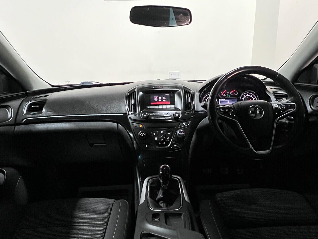 Voiture
                                                 Vauxhall Insignia 2.0 CDTi ecoFLEX SRi Hatchback 5dr Diesel Manual Euro 5 (s/s) (140 ps)