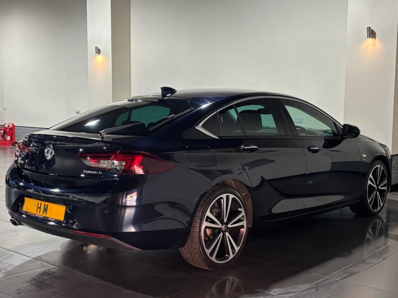 Voiture
                                                 Vauxhall Insignia 2.0 Turbo D BlueInjection Elite Nav Grand Sport 5dr Diesel Manual Euro 6 (s/s) (170 ps)