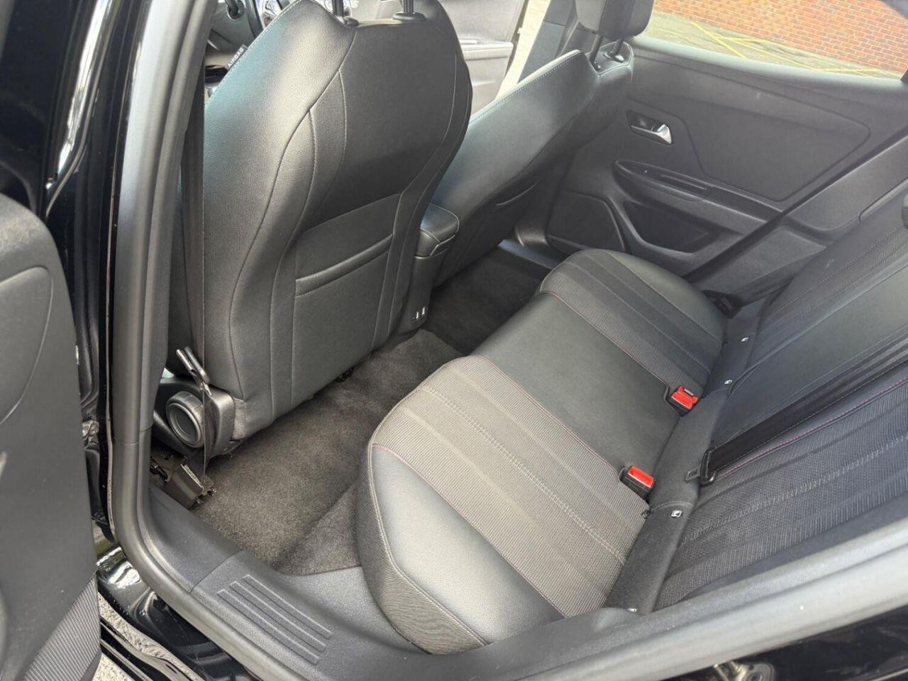 
                                                Voiture
                                                 Vauxhall Mokka 1.2 Turbo SRi Nav Premium SUV 5dr Petrol Manual Euro 6 (s/s) (130 ps)