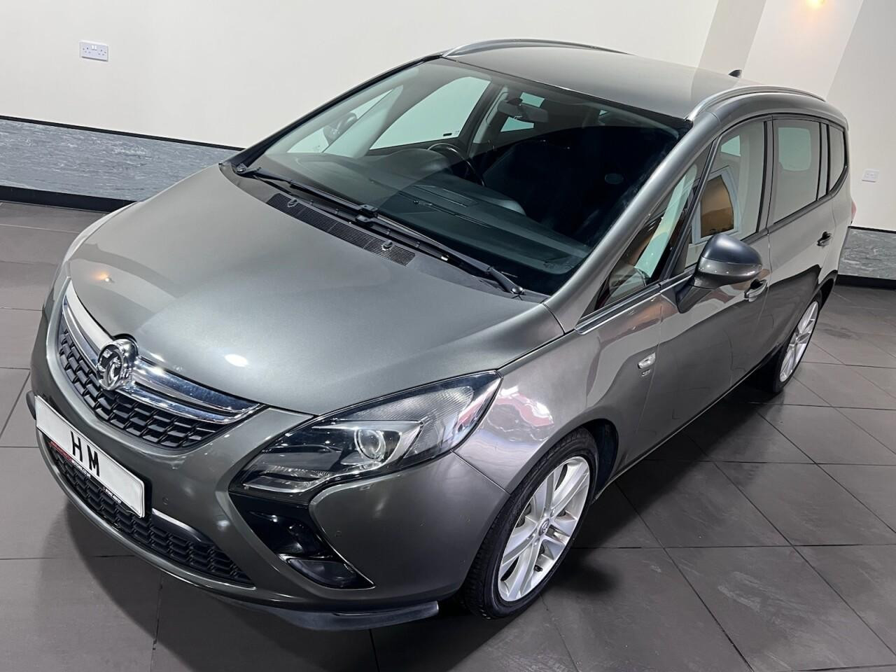 Voiture
                                                 Vauxhall Zafira Tourer 2.0 CDTi SRi Nav MPV 5dr Diesel Manual Euro 6 (s/s) (170 ps)