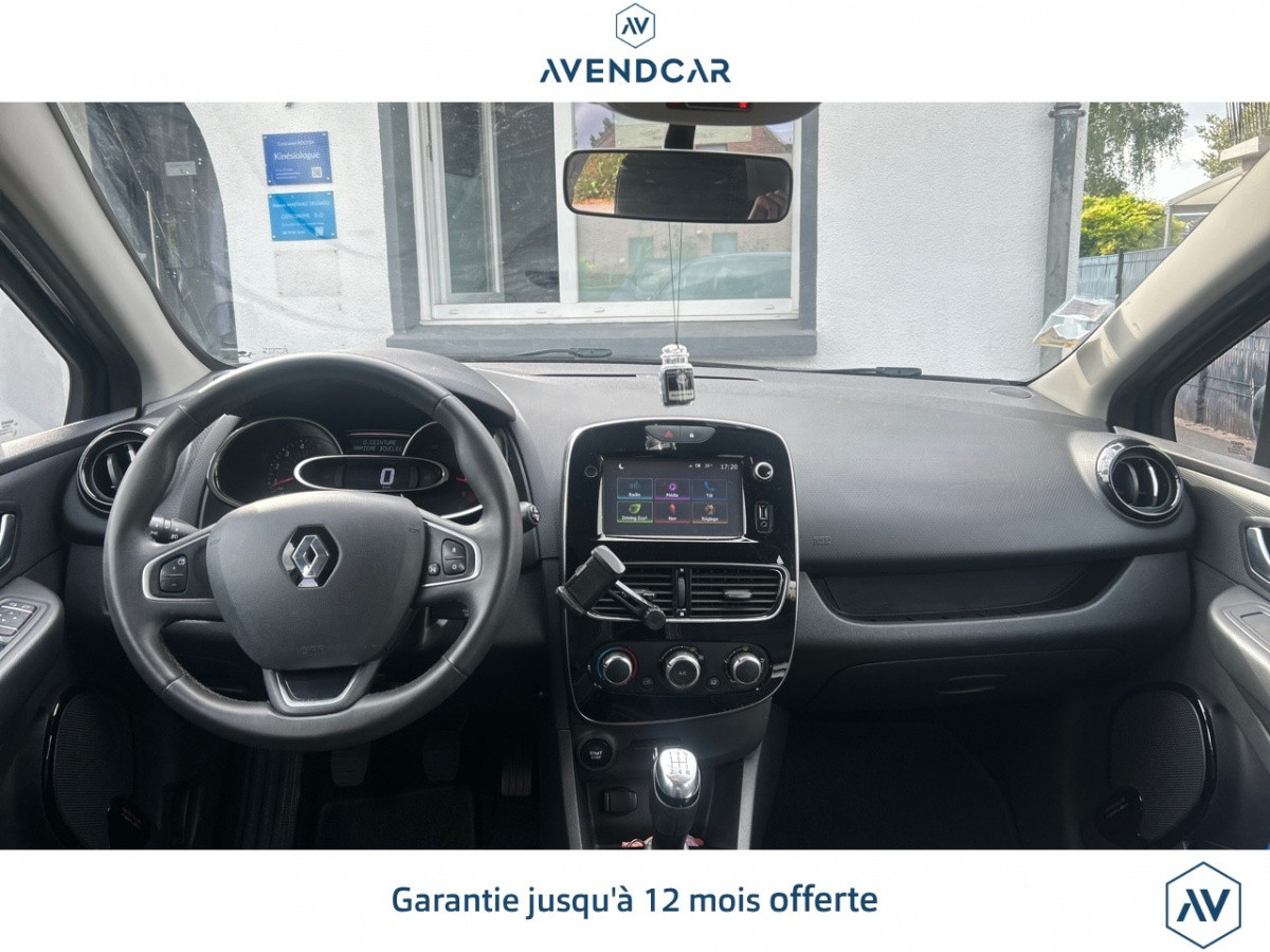 
                                                Voiture
                                                 Véhicule Renault Clio (4)