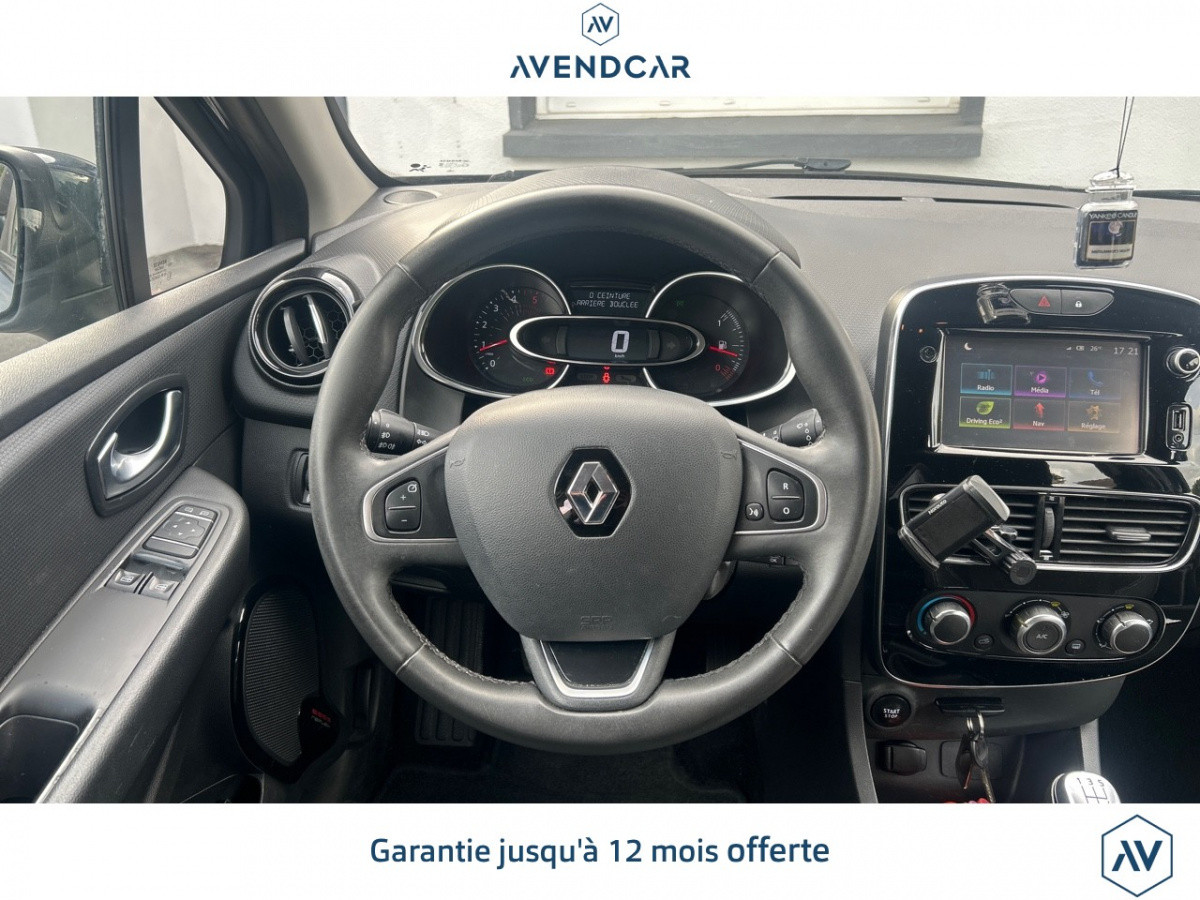 
                                                Voiture
                                                 Véhicule Renault Clio (4)