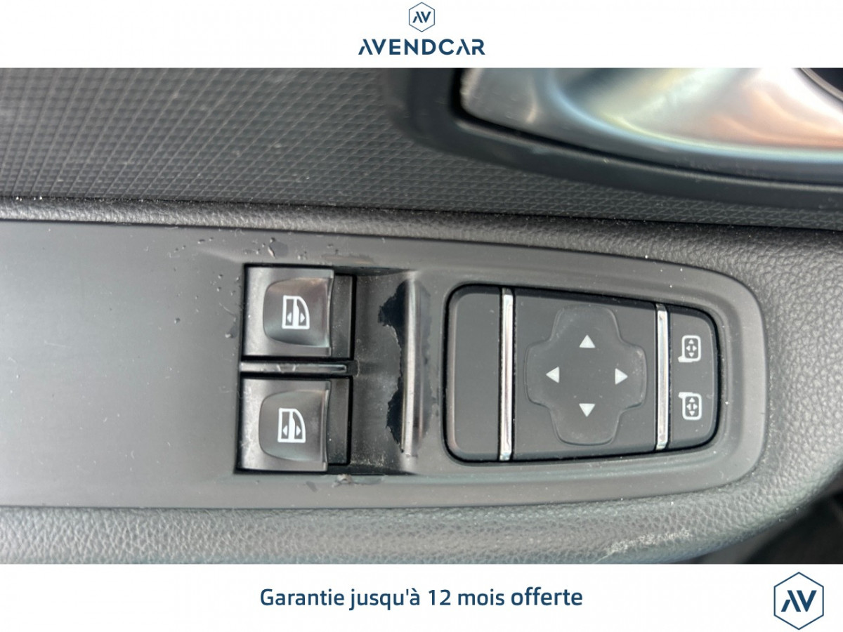 
                                                Voiture
                                                 Véhicule Renault Clio (4)