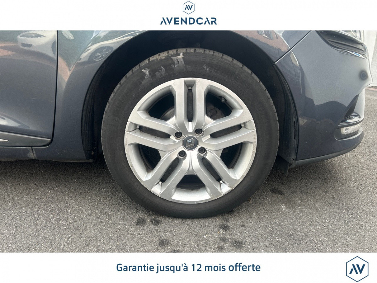 
                                                Voiture
                                                 Véhicule Renault Clio (4)