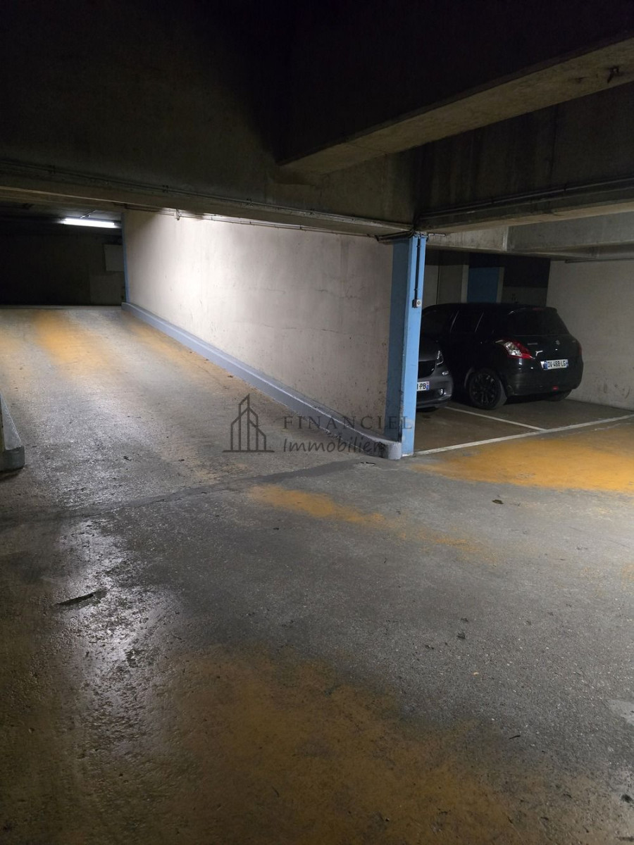 
                                                Vente
                                                 VEND PARKING RUE DES RENAUDES