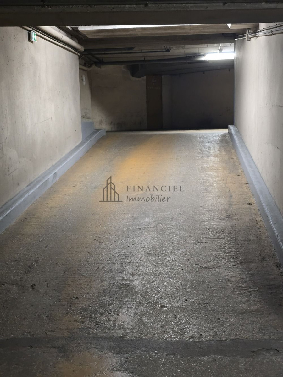 
                                                Vente
                                                 VEND PARKING RUE DES RENAUDES