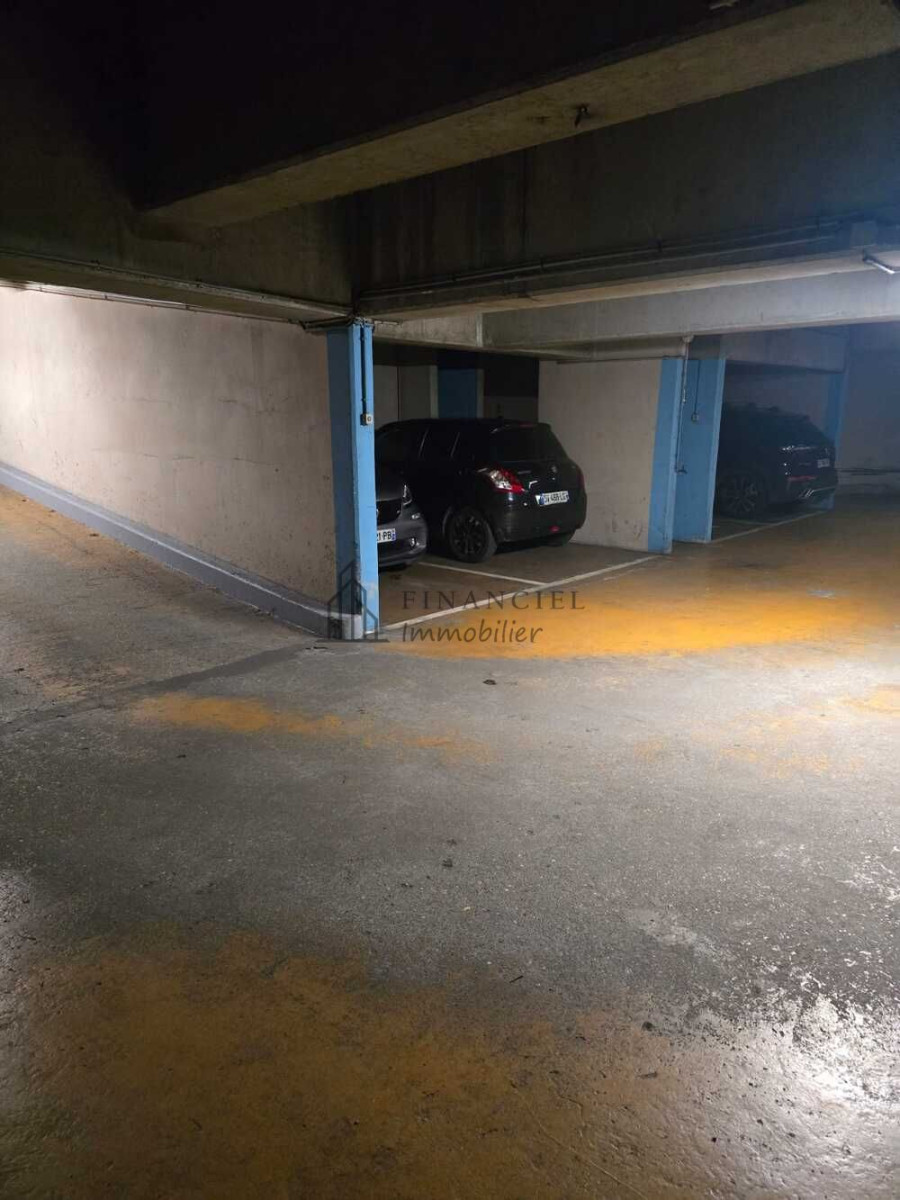 
                                                Vente
                                                 VEND PARKING RUE DES RENAUDES