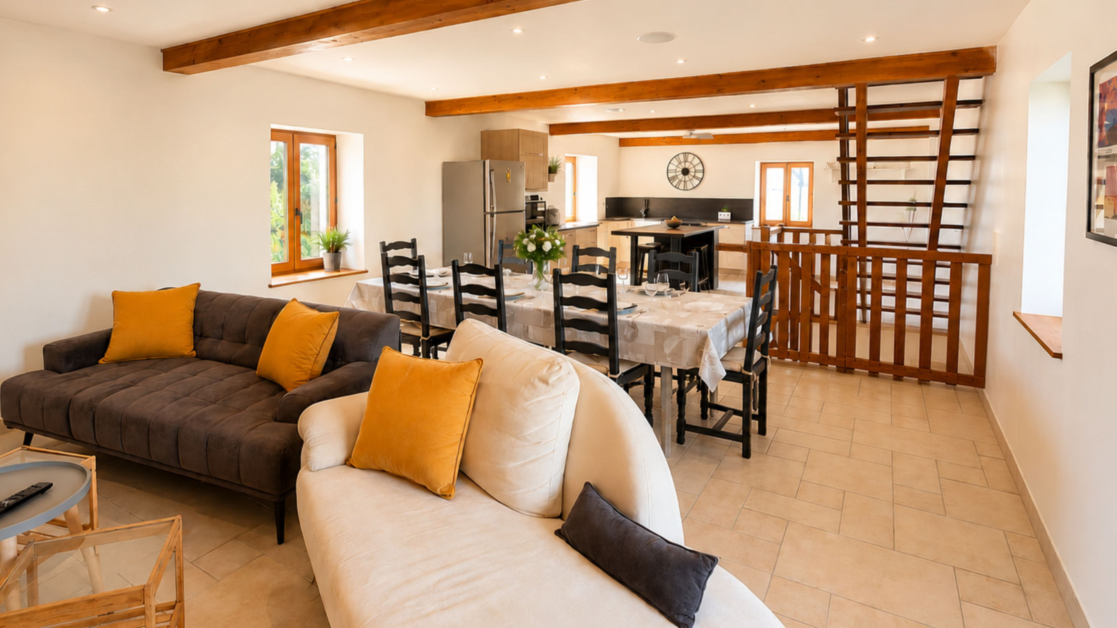 
                                                Vente
                                                 Venez découvrir cette magnifique Maison rénovée au coeur du village.