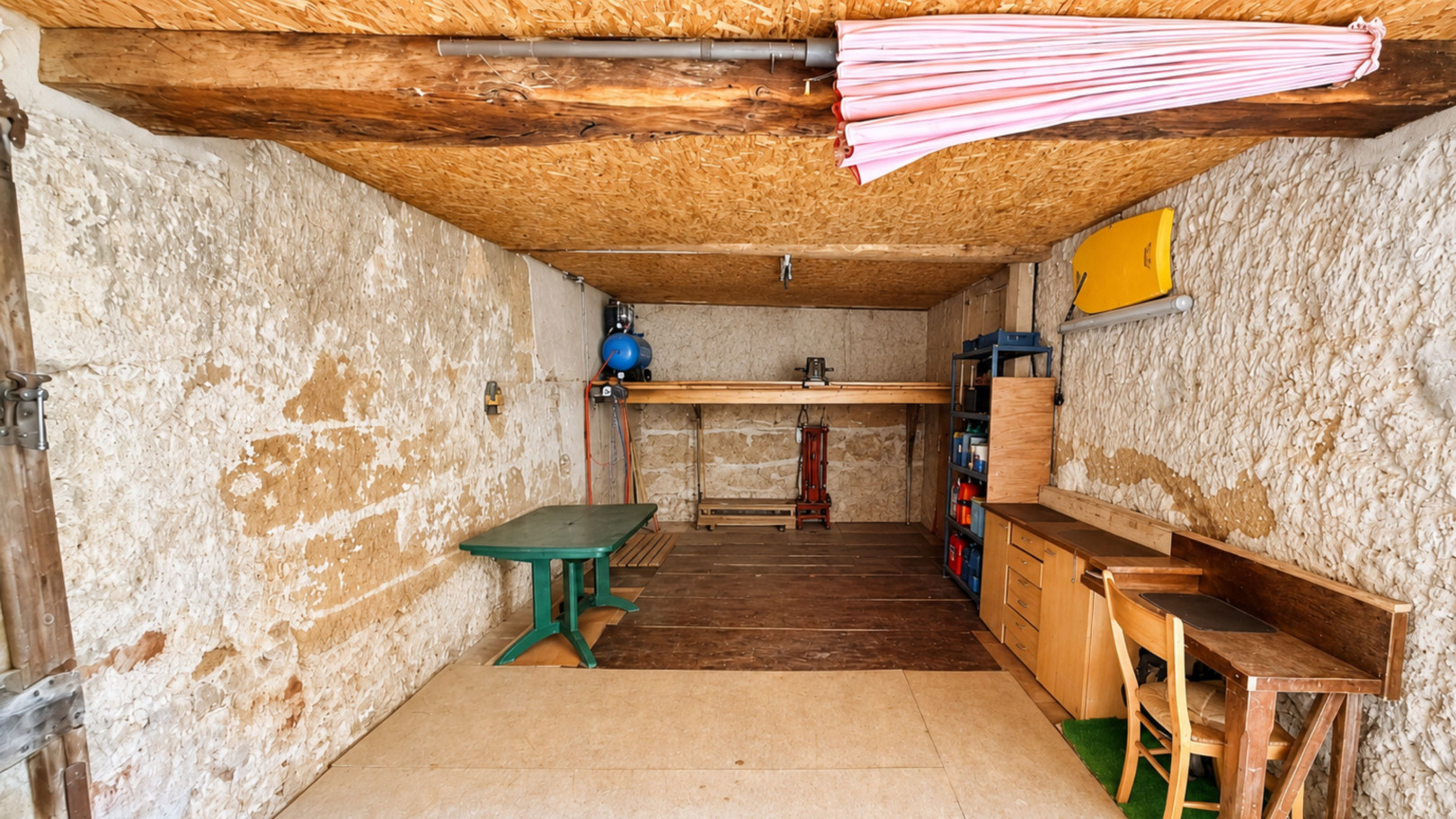 
                                                Vente
                                                 Venez découvrir cette magnifique Maison rénovée au coeur du village.