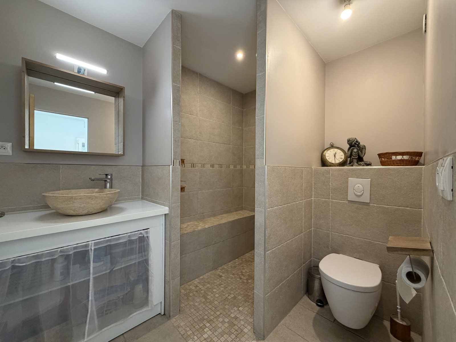 
                                                Vente
                                                 VÉNISSIEUX – MAISON COUP DE CŒUR EN IMPASSE, AU CALME ABSOLU