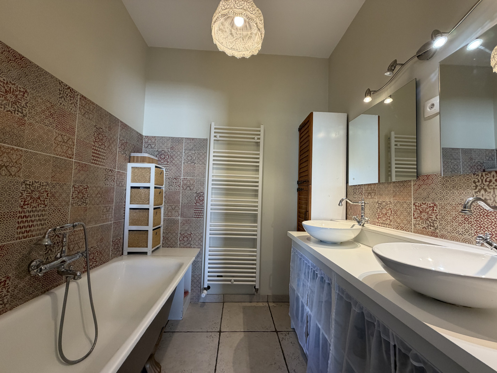 
                                                Vente
                                                 VÉNISSIEUX – MAISON COUP DE CŒUR EN IMPASSE, AU CALME ABSOLU