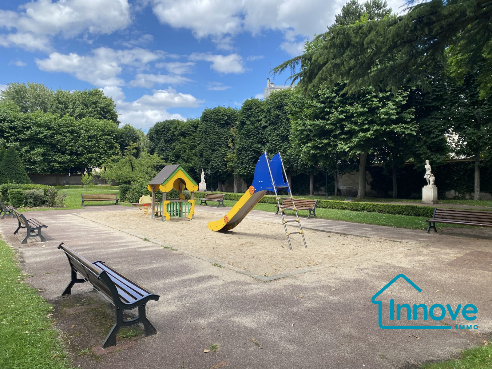 
                                                Vente
                                                 Vente appartement 5 pièces - Versailles Rive droite