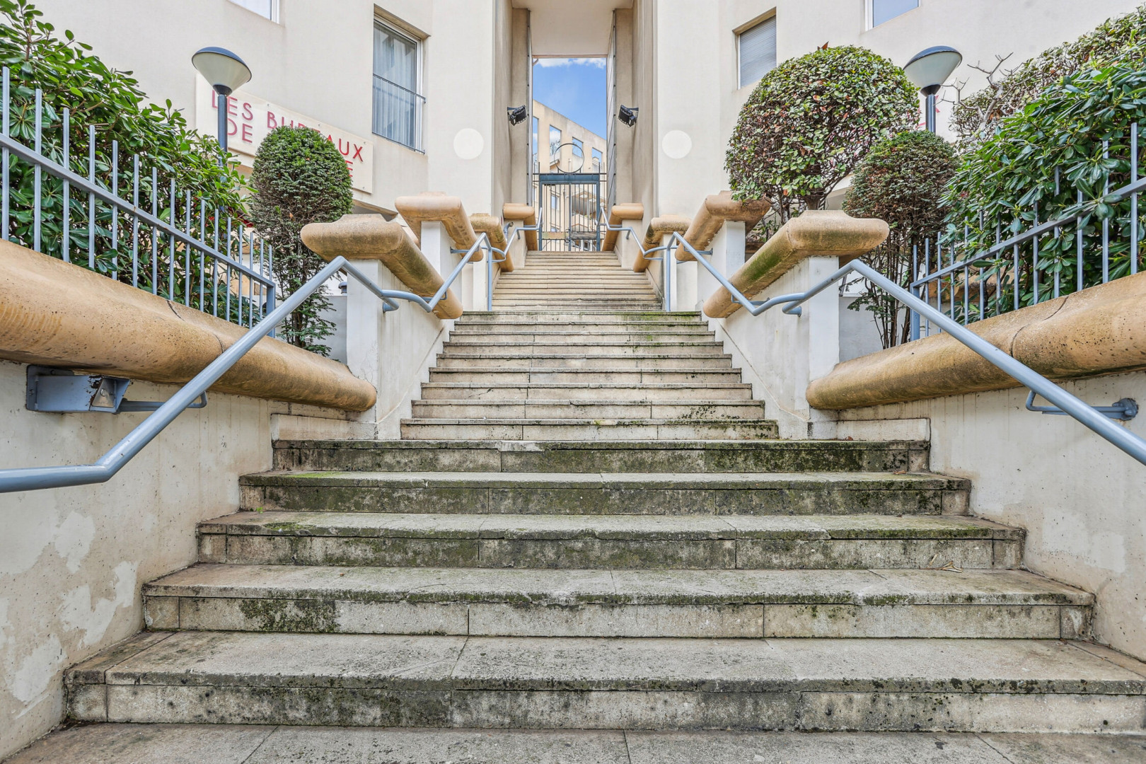 
                                                Vente
                                                 Vente Bureaux Aix-en-Provence 13090