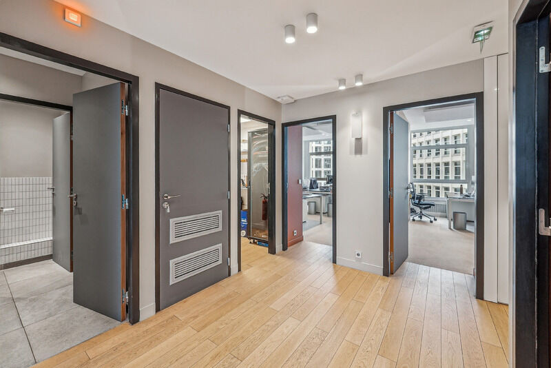 
                                                Vente
                                                 Vente Bureaux Paris 75008