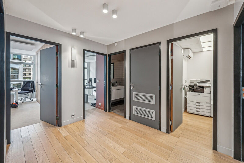 
                                                Vente
                                                 Vente Bureaux Paris 75008
