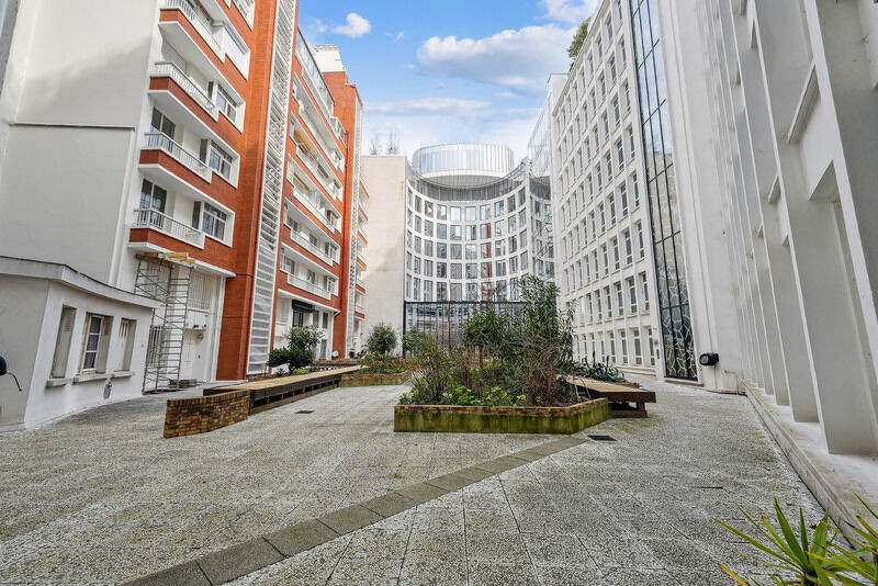 
                                                Vente
                                                 Vente Bureaux Paris 75008