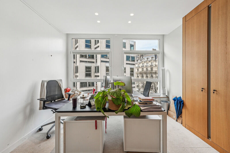 
                                                Vente
                                                 Vente Bureaux Paris 75008
