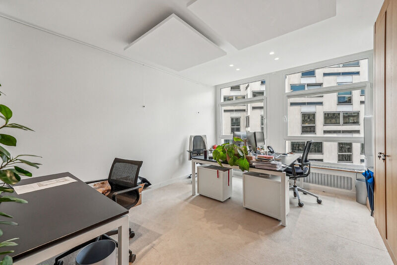 
                                                Vente
                                                 Vente Bureaux Paris 75008