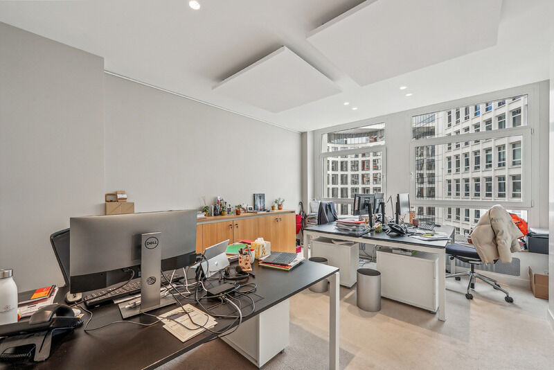 
                                                Vente
                                                 Vente Bureaux Paris 75008