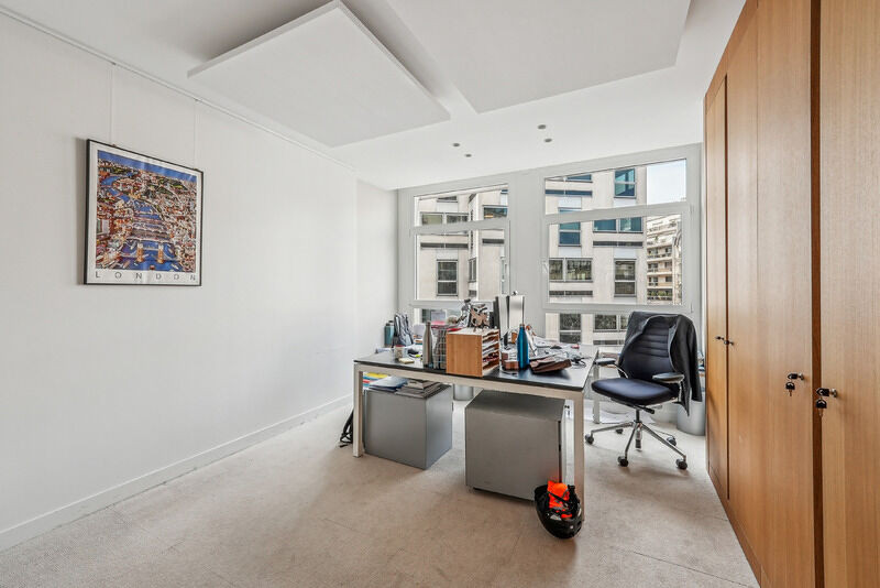 
                                                Vente
                                                 Vente Bureaux Paris 75008