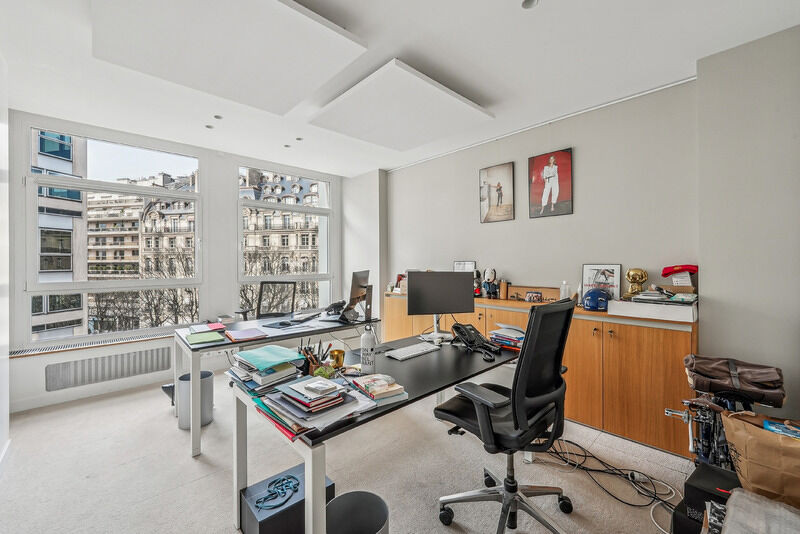 
                                                Vente
                                                 Vente Bureaux Paris 75008