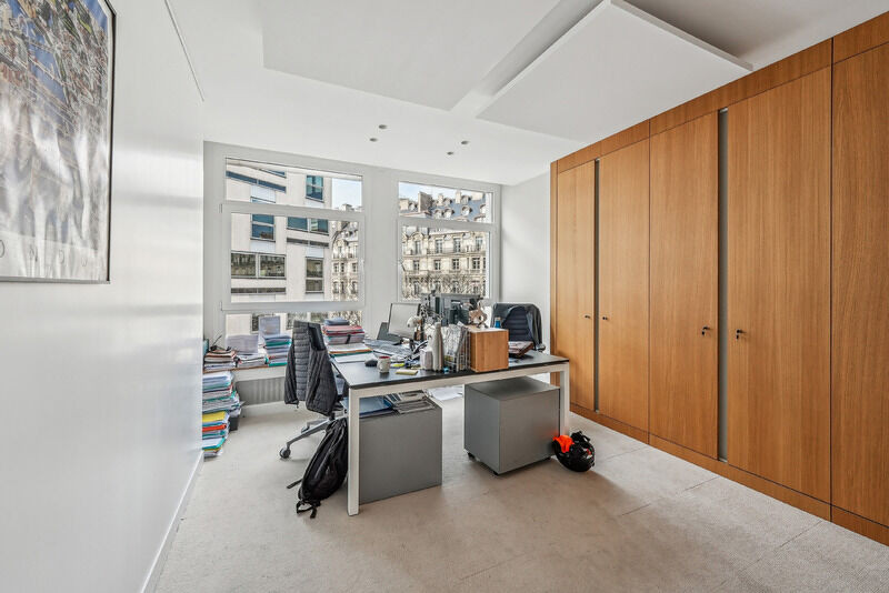
                                                Vente
                                                 Vente Bureaux Paris 75008