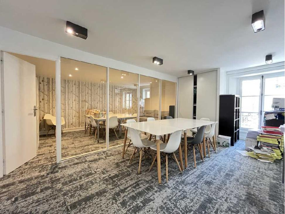 
                                                Vente
                                                 Vente Bureaux Paris 75008