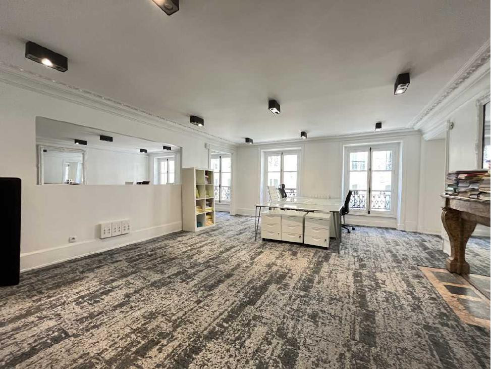
                                                Vente
                                                 Vente Bureaux Paris 75008