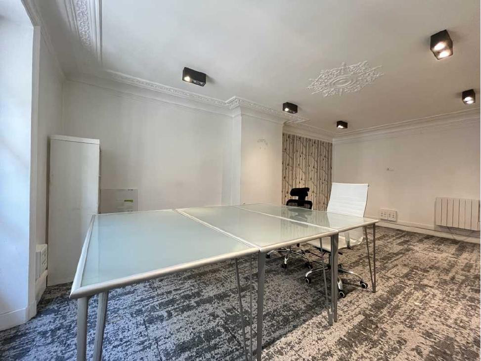 
                                                Vente
                                                 Vente Bureaux Paris 75008