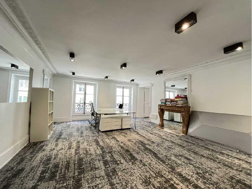 
                                                Vente
                                                 Vente Bureaux Paris 75008
