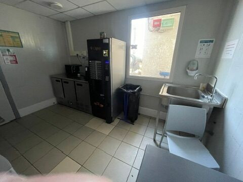 
                                                Vente
                                                 Vente Entrepôts / Locaux d’activités Fuveau 13710