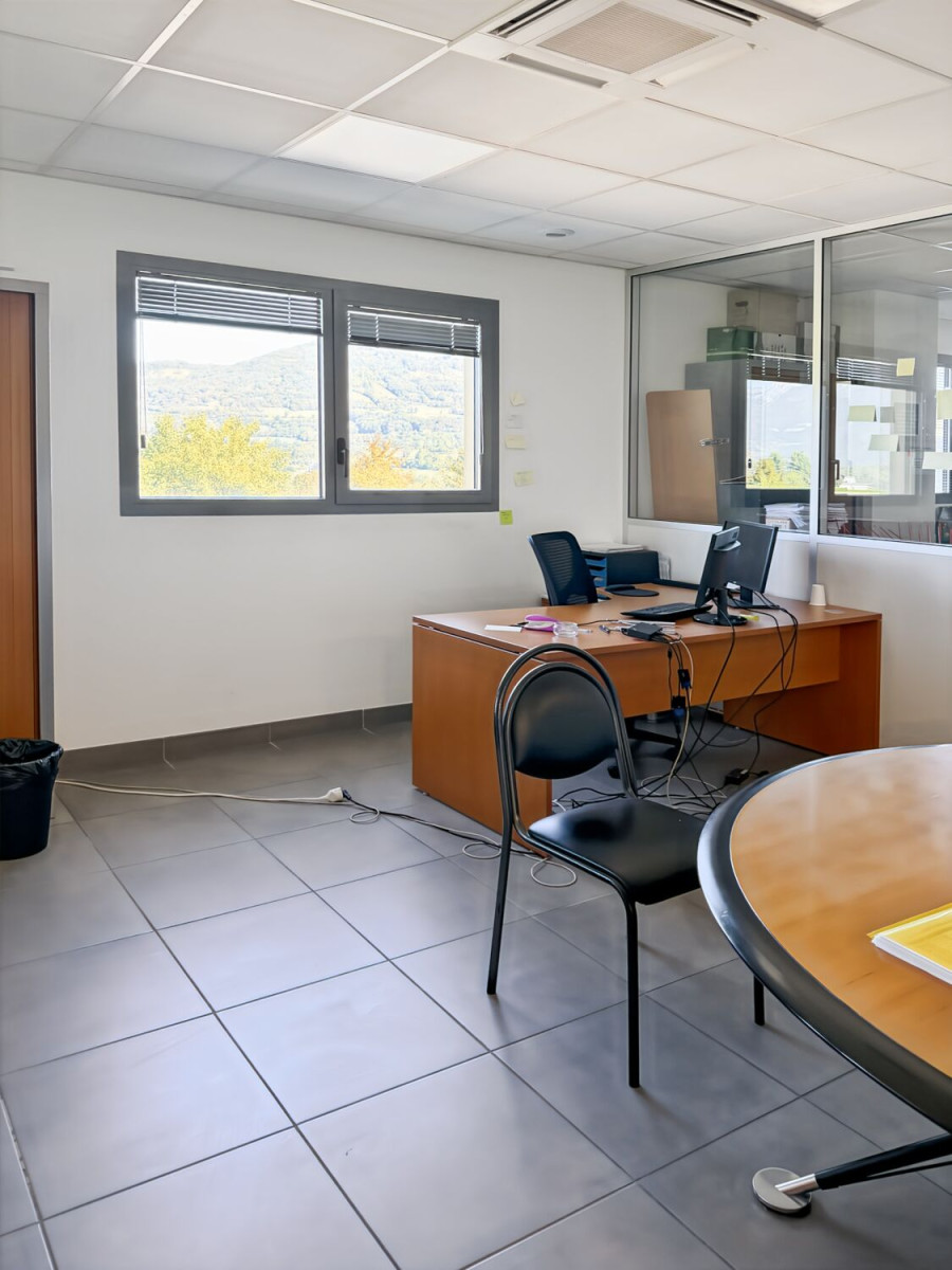 
                                                Vente
                                                 Vente Entrepôts / Locaux d’activités Grenoble 38000