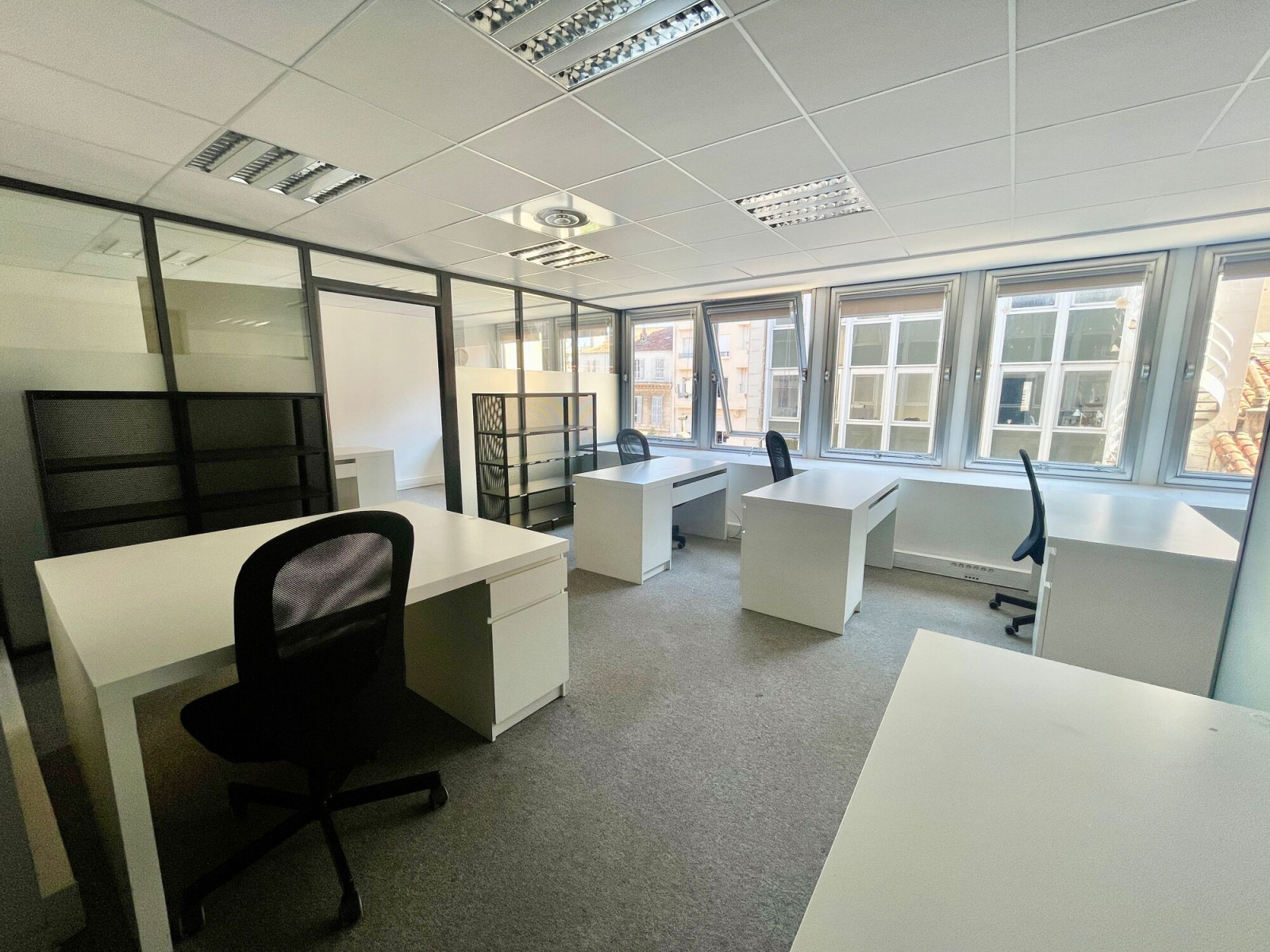 
                                                Vente
                                                 Vente et location Bureaux Marseille 13006