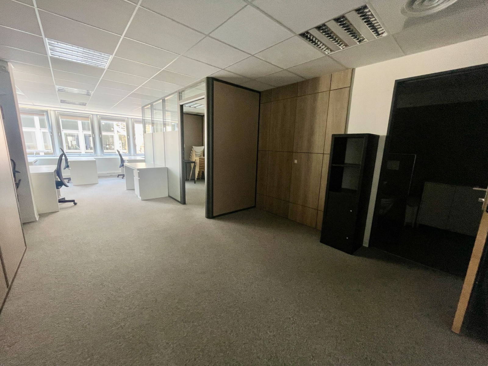 
                                                Vente
                                                 Vente et location Bureaux Marseille 13006