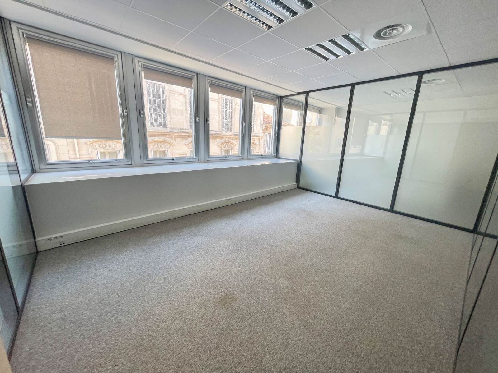 
                                                Vente
                                                 Vente et location Bureaux Marseille 13006