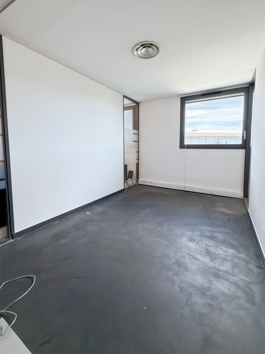 
                                                Vente
                                                 Vente et location Bureaux Marseille 13015