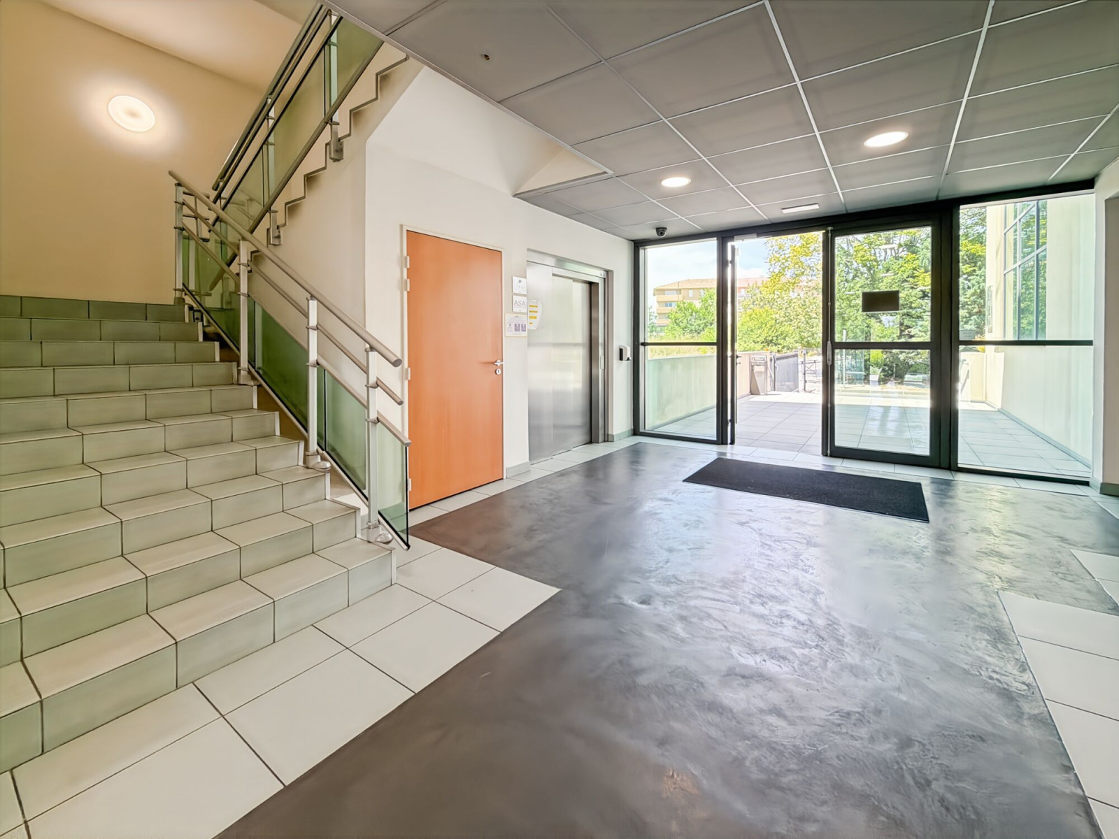 
                                                Vente
                                                 Vente et location Bureaux Marseille 13015