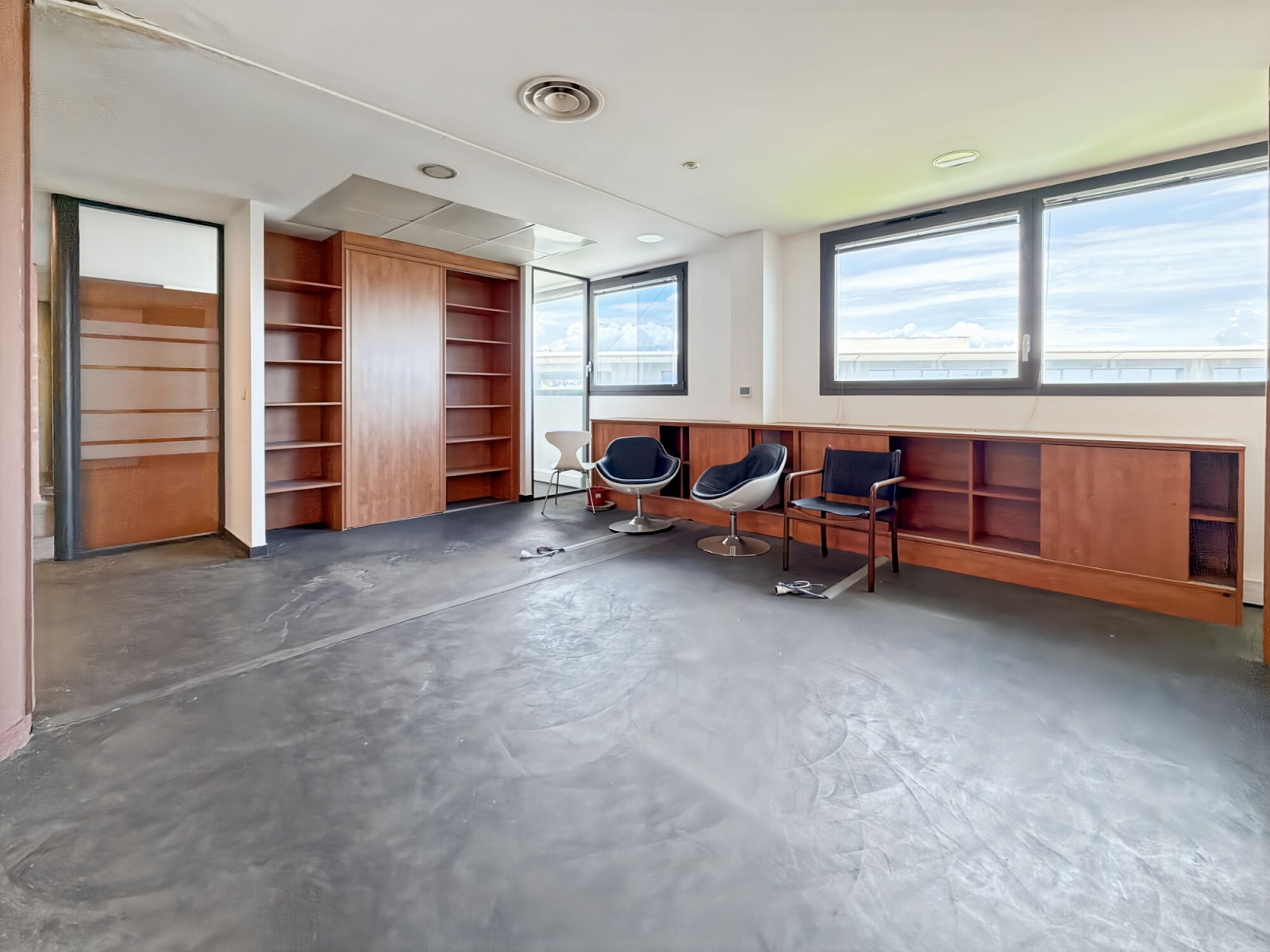 
                                                Vente
                                                 Vente et location Bureaux Marseille 13015