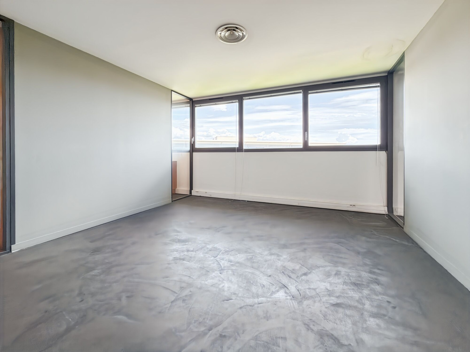 
                                                Vente
                                                 Vente et location Bureaux Marseille 13015