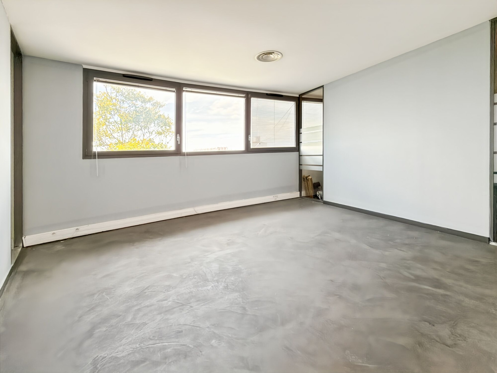 
                                                Vente
                                                 Vente et location Bureaux Marseille 13015