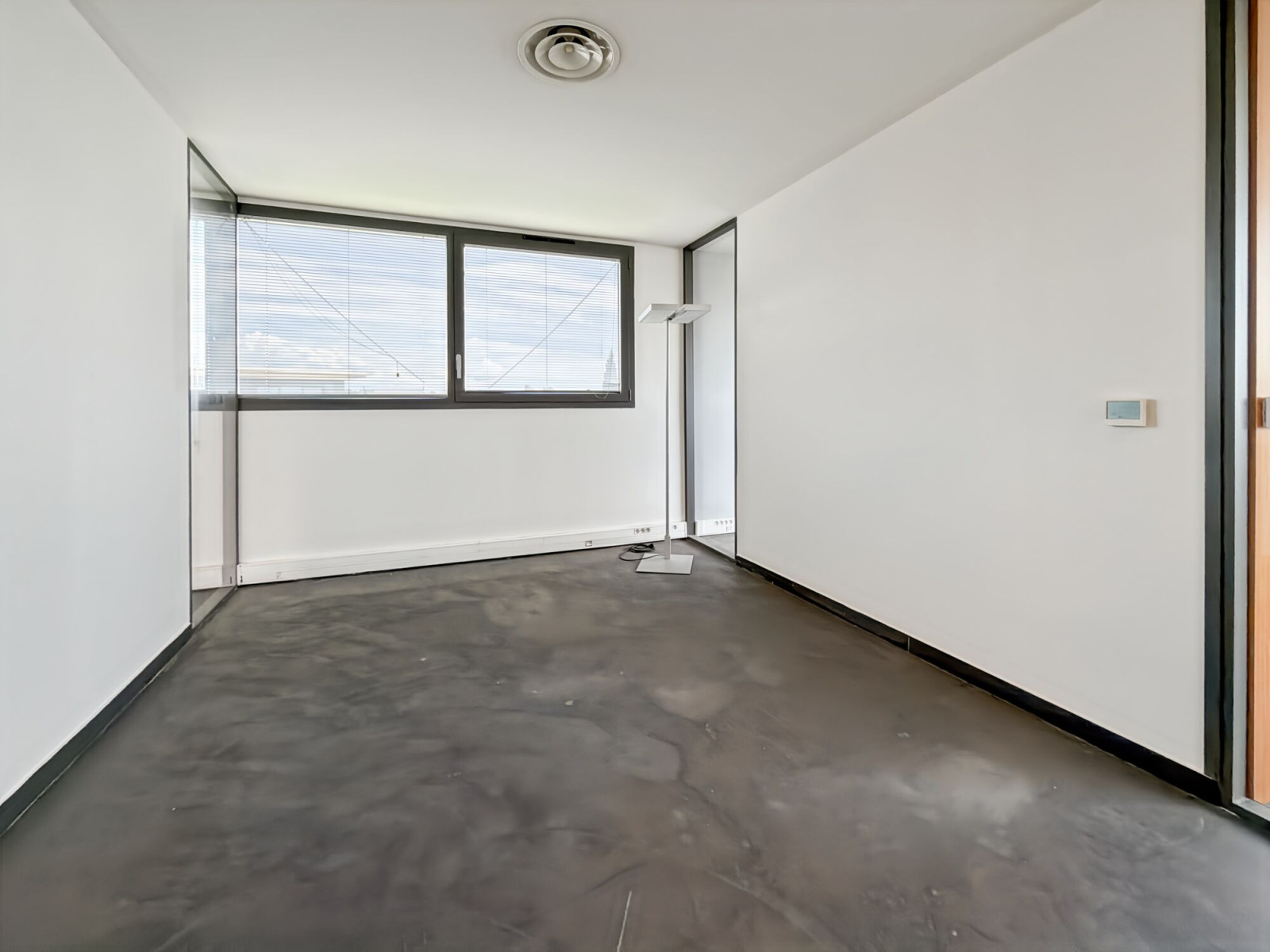 
                                                Vente
                                                 Vente et location Bureaux Marseille 13015