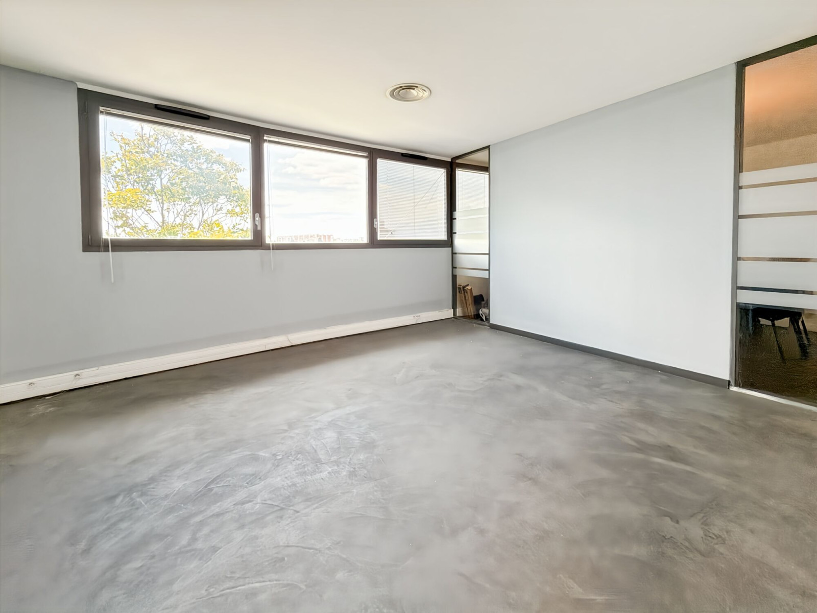 
                                                Vente
                                                 Vente et location Bureaux Marseille 13015