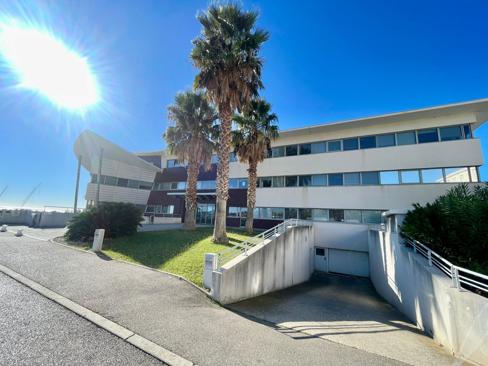 
                                                Vente
                                                 Vente et location Bureaux Marseille 13016