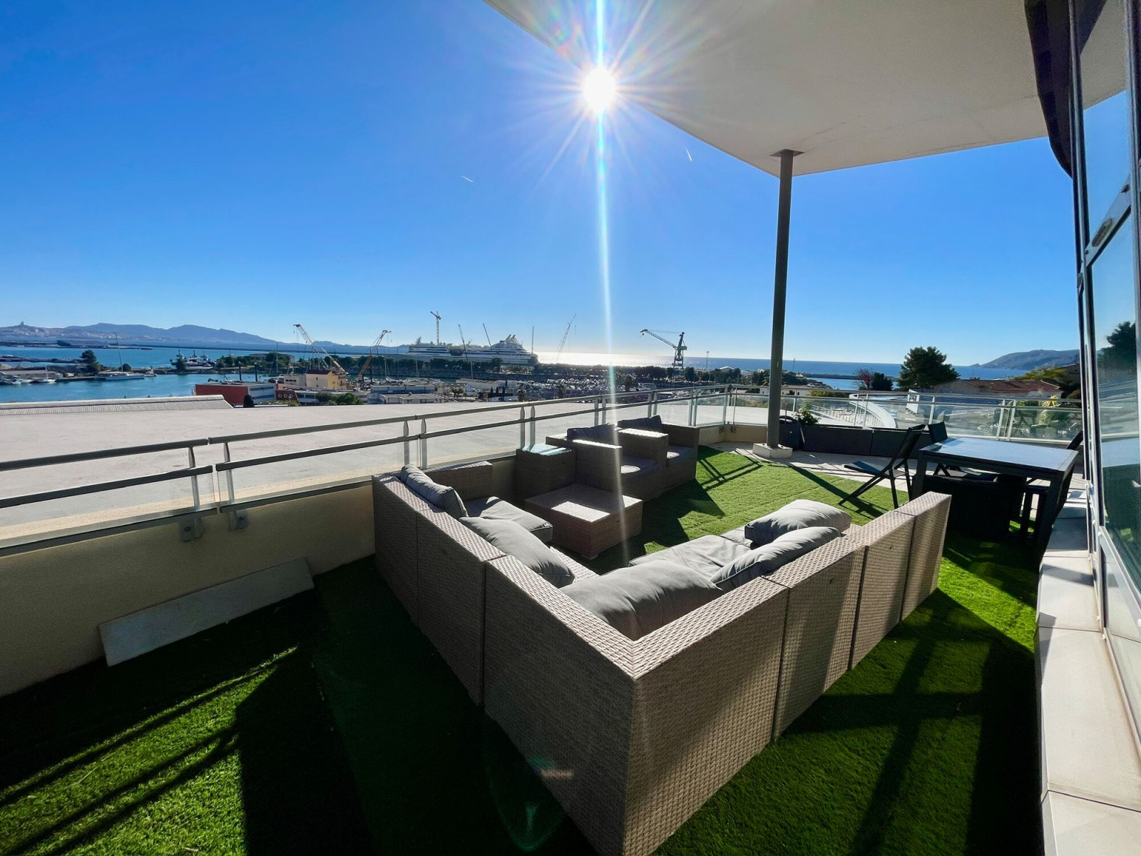 
                                                Vente
                                                 Vente et location Bureaux Marseille 13016