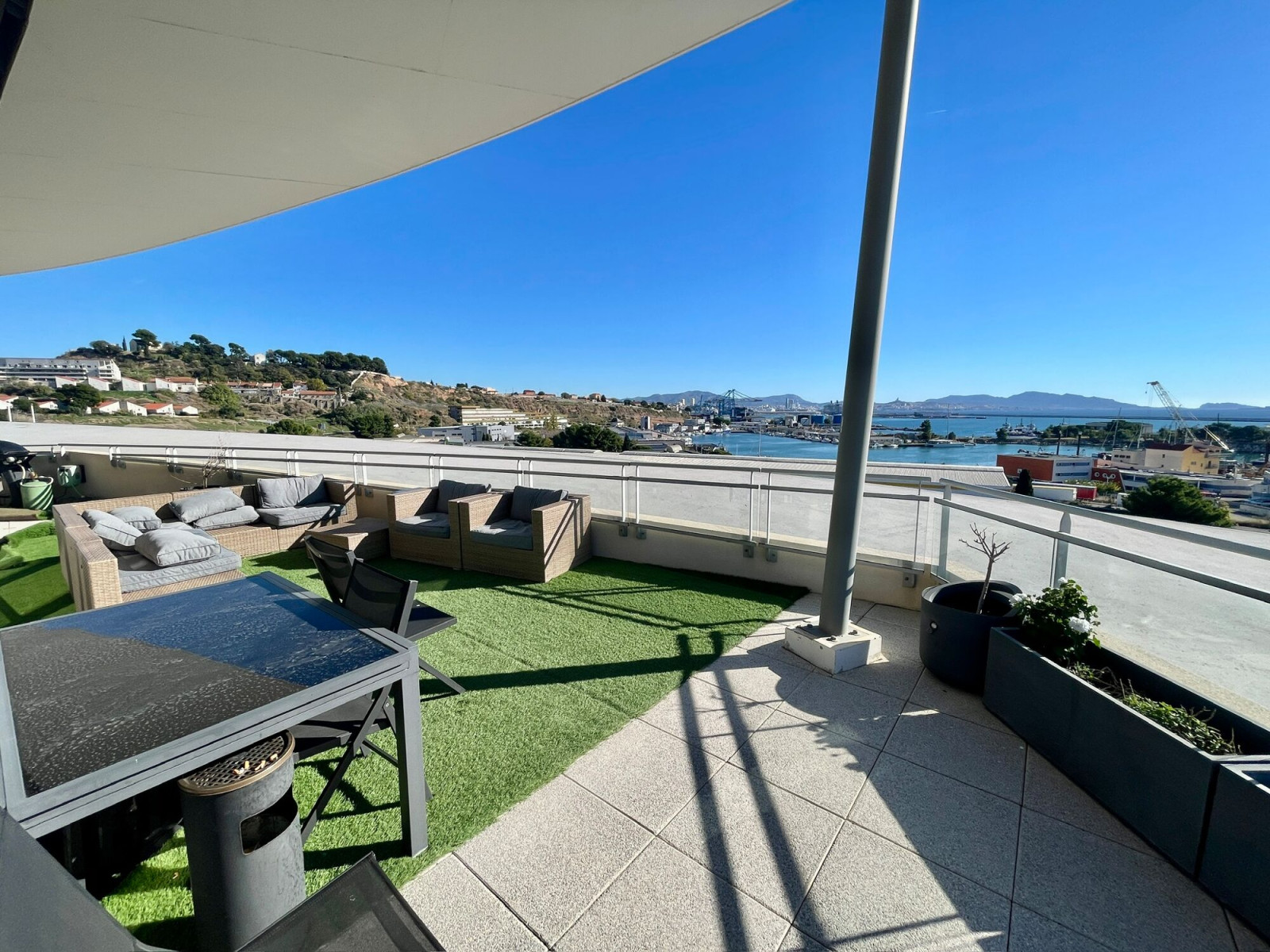 
                                                Vente
                                                 Vente et location Bureaux Marseille 13016