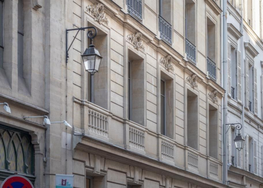 
                                                Vente
                                                 Vente et location Bureaux Paris 75007